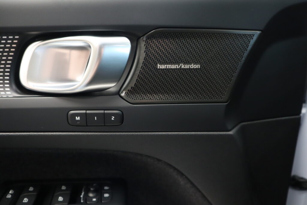 Volvo EX40, image 12