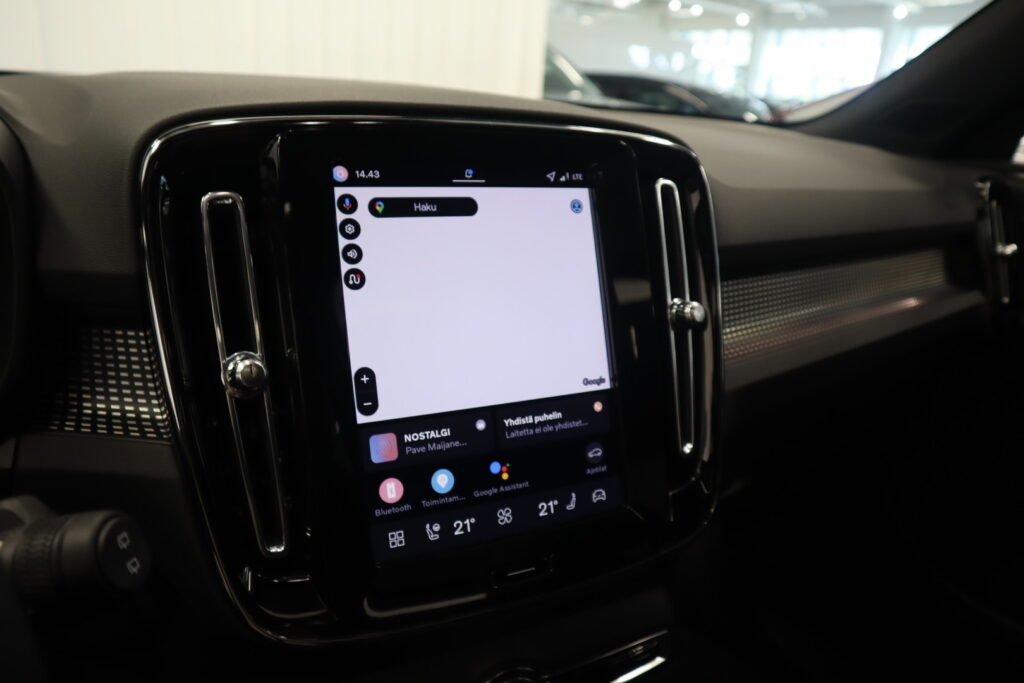 Volvo EX40, image 14