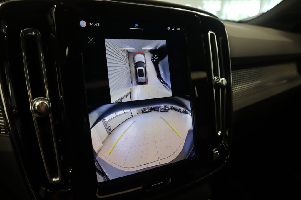 Volvo EX40, image 15