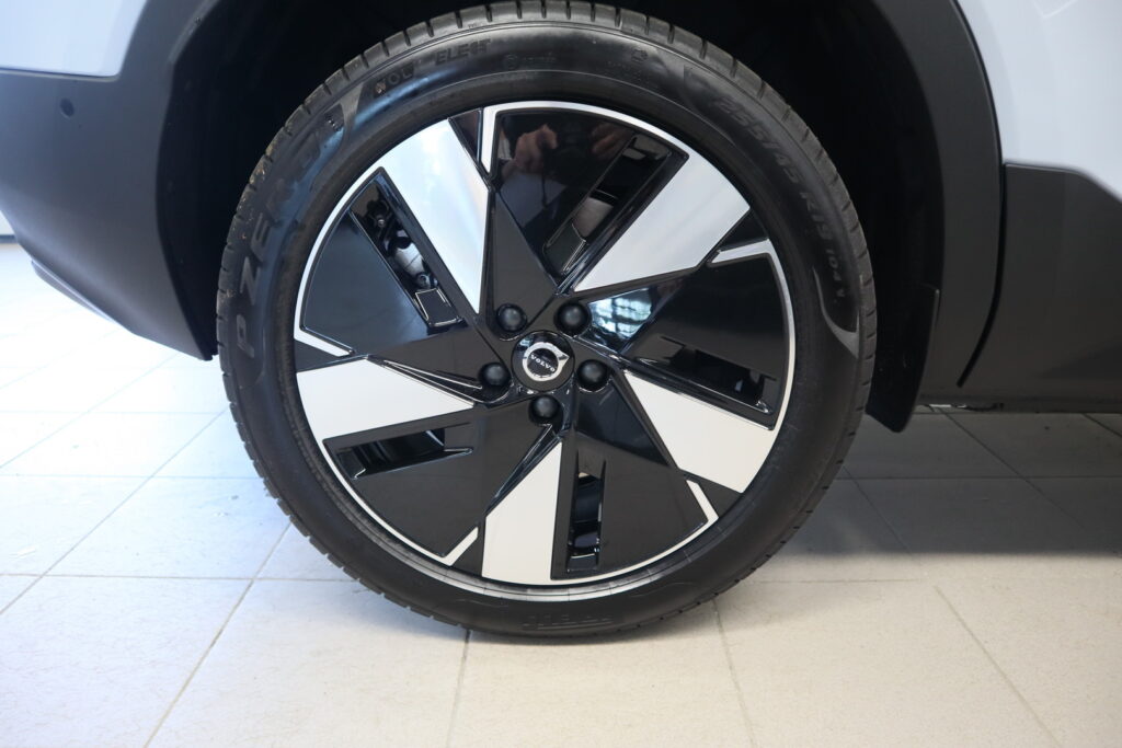 Volvo EX40, image 22