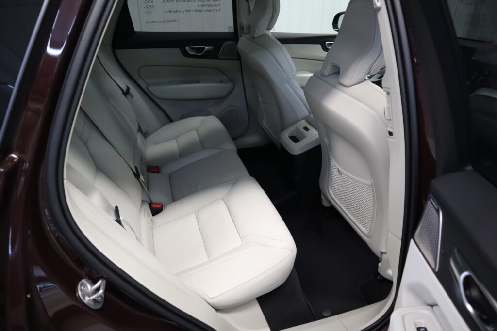 Volvo XC60, image 8